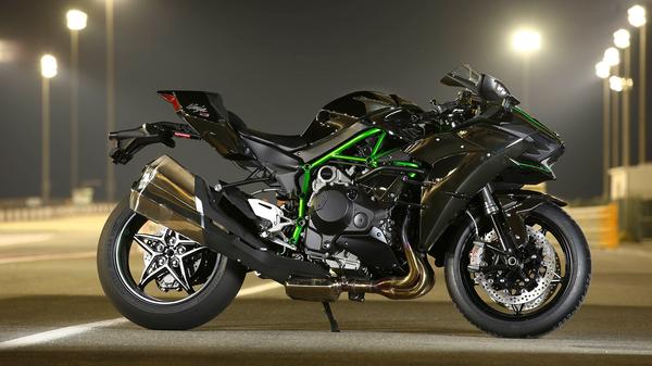 Kawasaki Ninja H2 (2015 - ) expert review