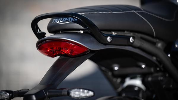 2024 Triumph Speed 400 rear light and seat
