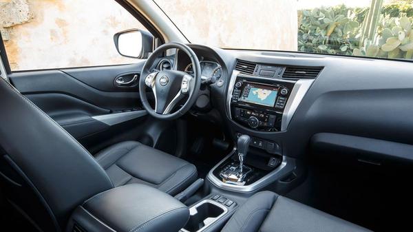 Nissan Navara interior