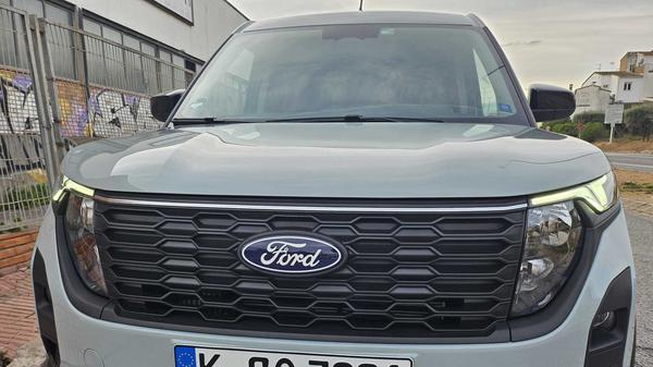 Ford Transit Courier Grille Close