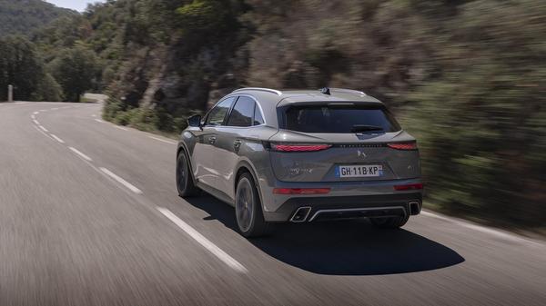 2022 DS 7 driving rear