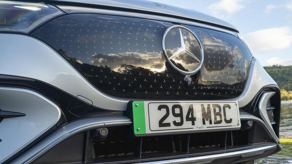 2023 Mercedes-Benz EQE SUV grille