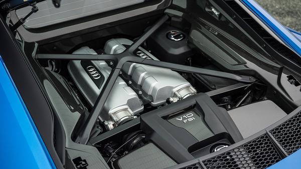 2015 Audi R8 V10 Plus engine