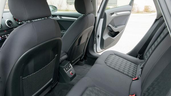 2013 Audi A3 Sportback seats