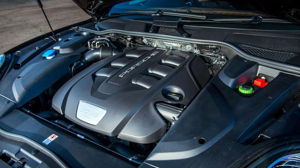 2015 Porsche Cayenne engine