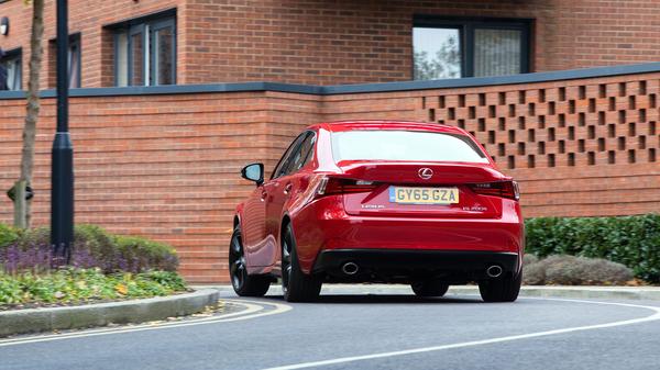 2015 Lexus IS handling