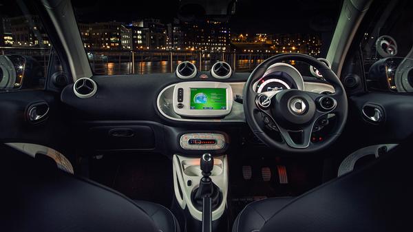 Smart fortwo Coupe (2015 - ) interior