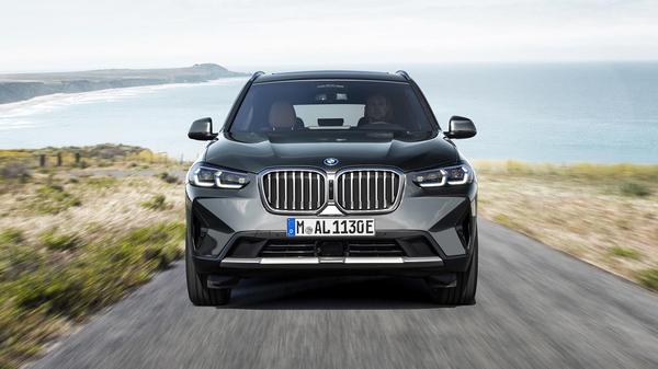 2021 BMW X3 SUV driving front