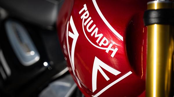2024 Triumph Speed 400 tank badge