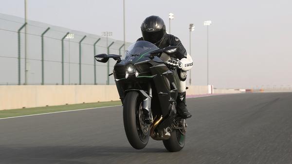 Kawasaki Ninja H2 (2015 - ) expert review