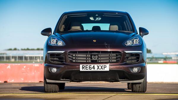 2015 Porsche Cayenne front static