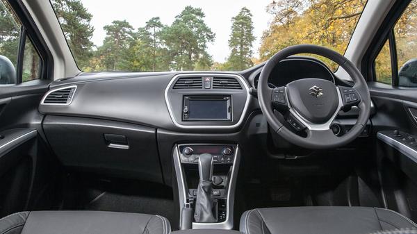 2013 Suzuki SX4 S-Cross equipment