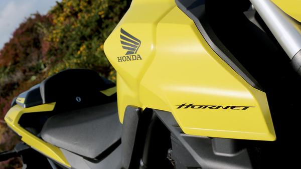 2023 Honda CB750 Hornet badge detail