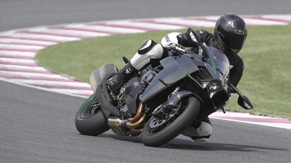 Kawasaki Ninja H2 (2015 - ) expert review