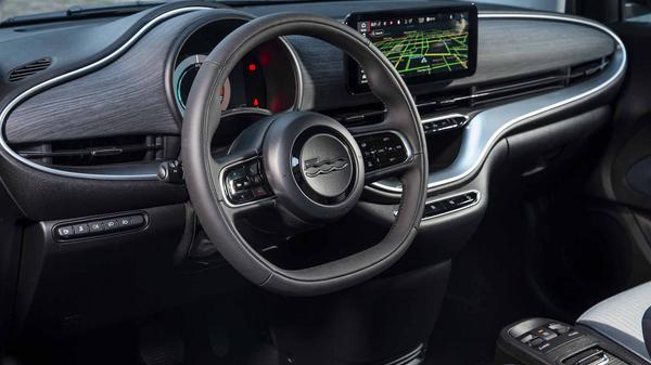 Fiat 500e Hatchback (2020 - ) Electric review | AutoTrader