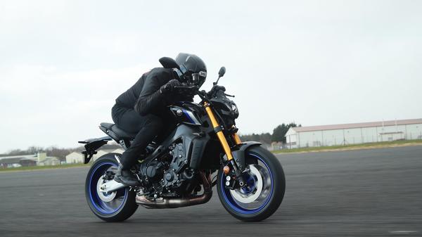 Yamaha MT-09 SP roadster/naked review (2021-) | AutoTrader