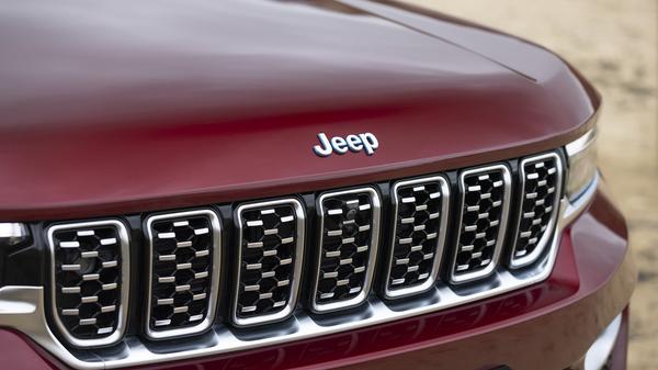 2024 Red Jeep Grand Cherokee front grille detail 
