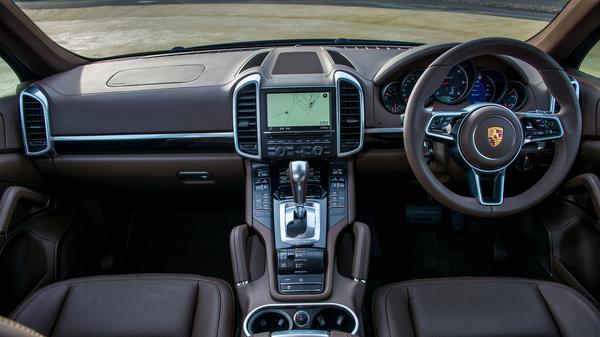 2015 Porsche Cayenne interior