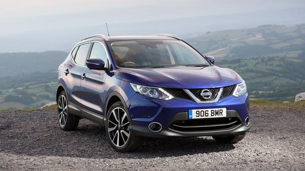 Nissan Qashqai front three-quarter