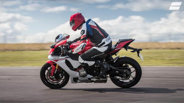 Yamaha YZF-R1 (2015 - ) expert review