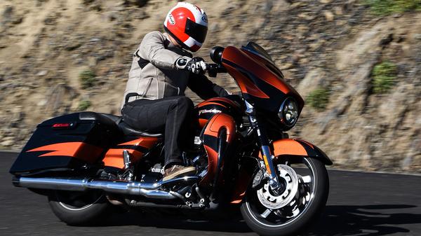 Harley-Davidson FLHXSE CVO Street Glide