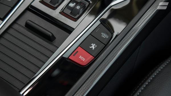 2014 Peugeot 508 SW SOS button