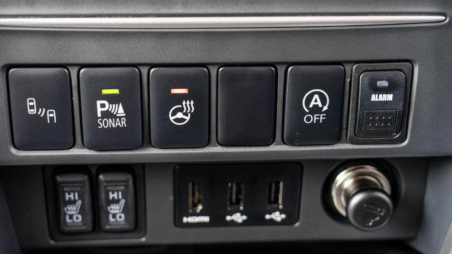 Mitsubishi L200 pick-up (2019 - ) review | Auto Trader UK