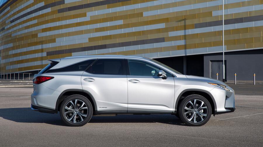 Lexus RX L 450h SUV (2018 - ) review | Auto Trader UK