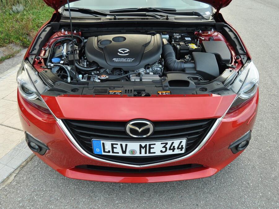 Mazda 3 hatchback (2013 ) review Auto Trader UK