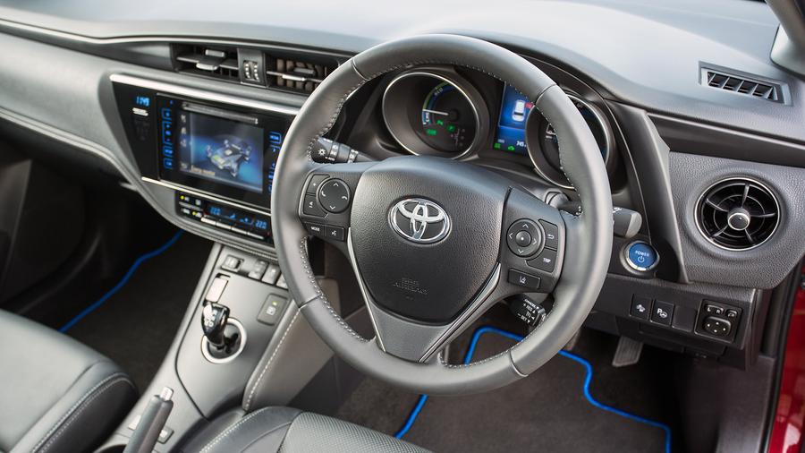 Toyota Auris Touring Sports Estate (2015 - ) Review 