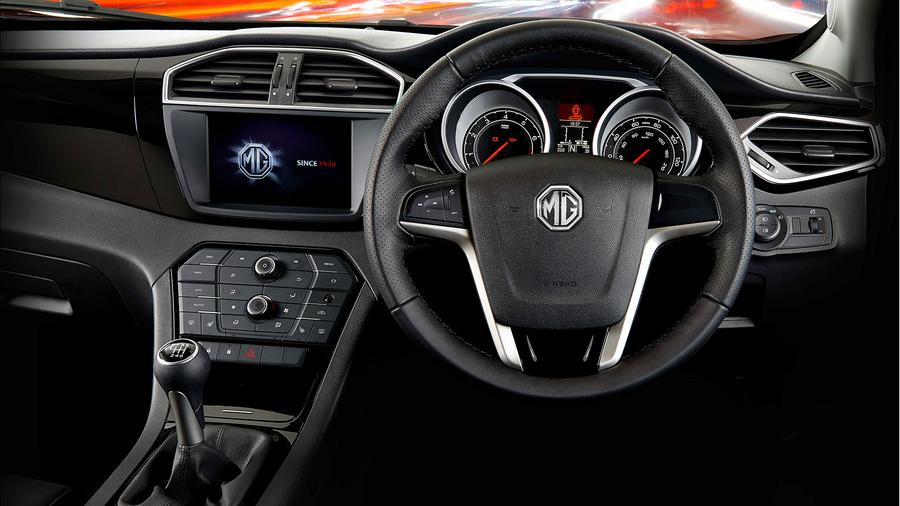 2016 MG GS interior