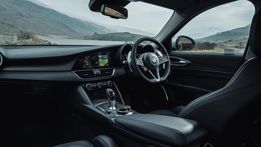 Alfa romeo giulia салон