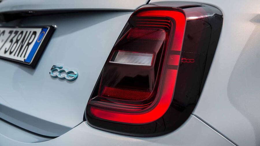 Fiat 500e Hatchback (2020 - ) review | Auto Trader UK