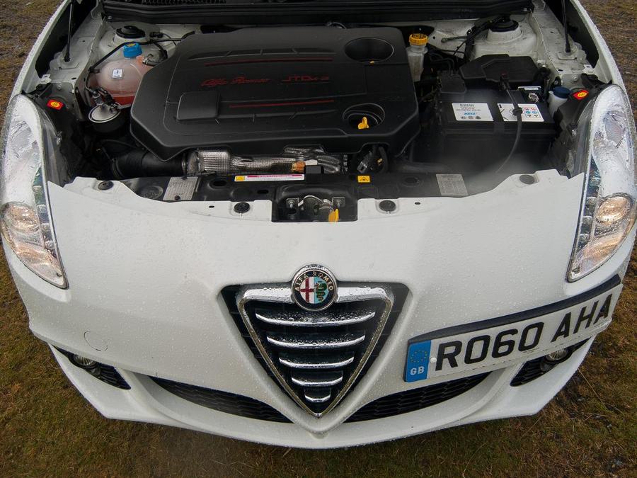 Alfa Romeo Giulietta Hatchback (2010 - ) review | Auto Trader UK